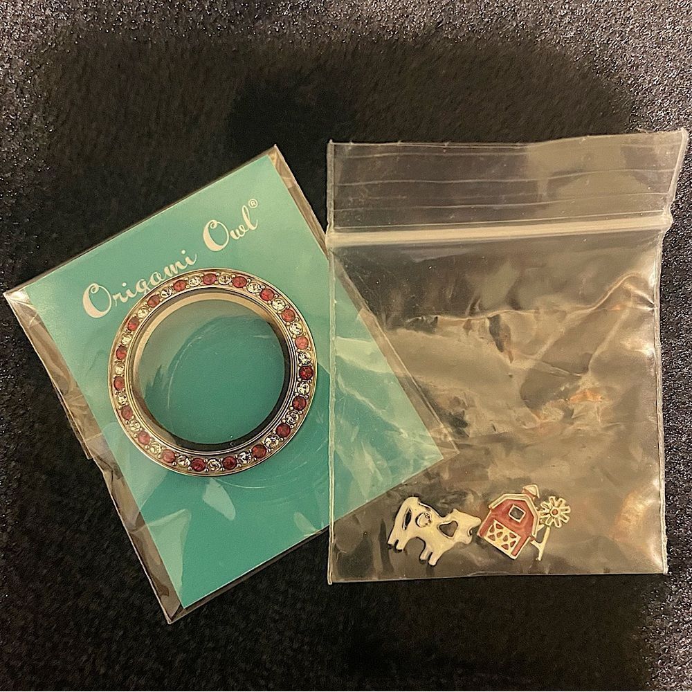 origami owl Cow and Barn set